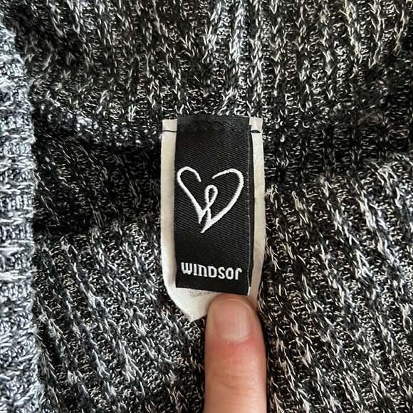 Windsor Turtleneck - Picture 3 of 5